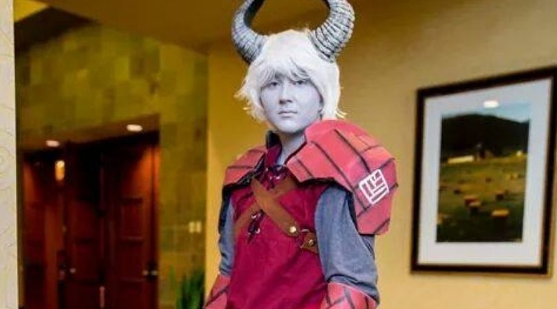 Tutorial for Attaching Cosplay Horns to Wigs 