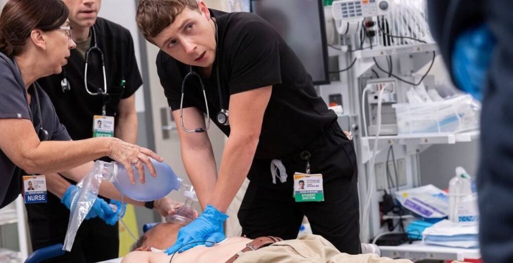 Gerran Howell in The Pitt Episode 7