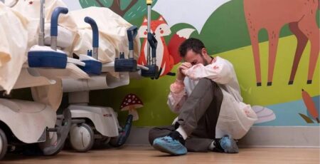 Noah Wyle in The Pitt Episode 13
