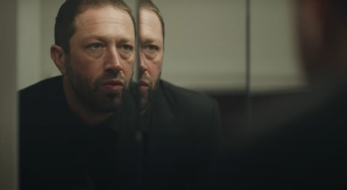 Richie does some reflecting in The Bear Season 4