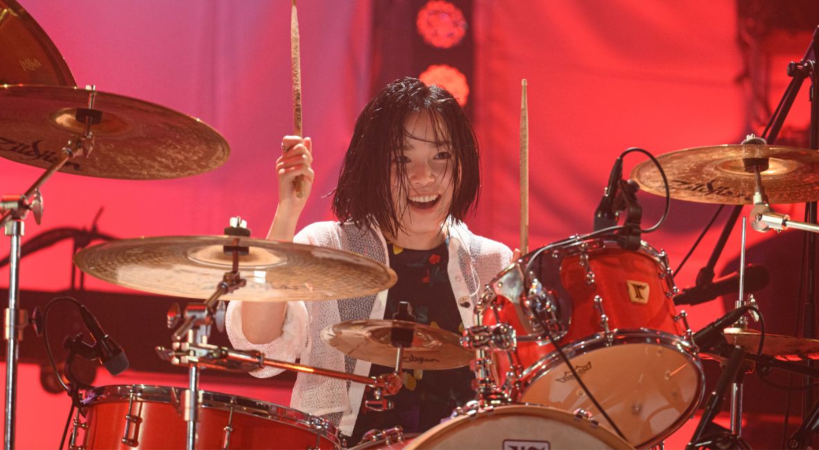 Akane plays the drums in concert