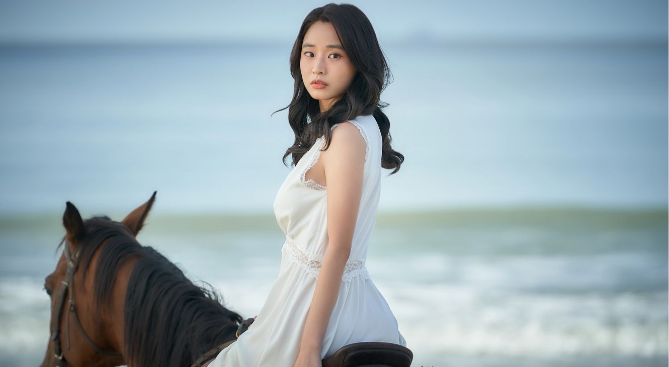 Bang Hyo-rin in Aema